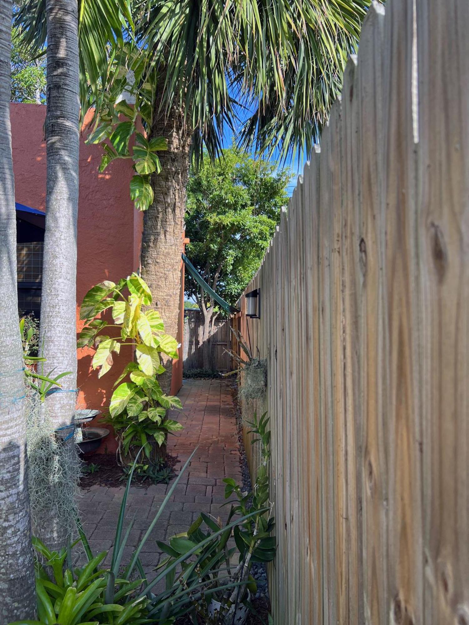 The Cottage At Pineapple House 웨스트 팜 비치 외부 사진